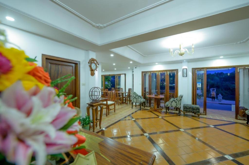 โรงแรมวิลลา โด ริเวียเรส หลวงพระบาง ภายนอก รูปภาพ